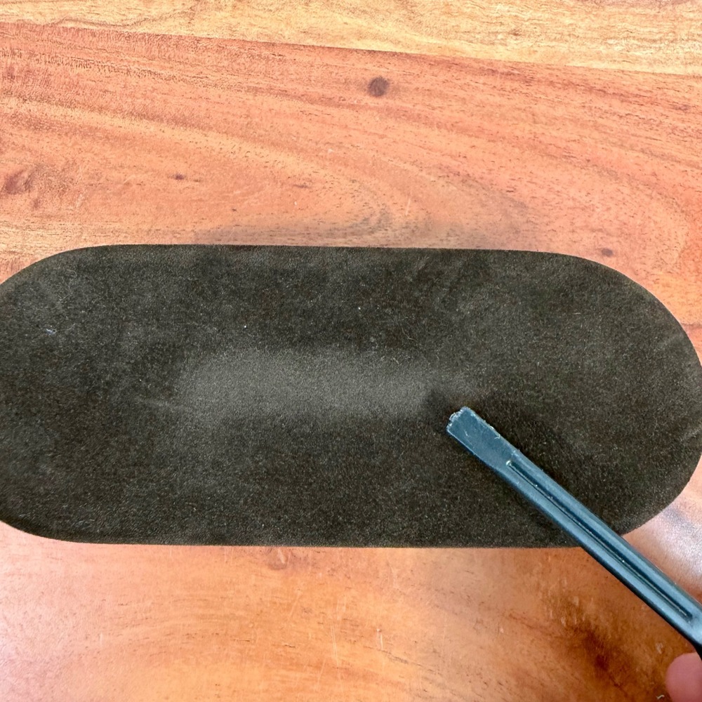 Tom Ford Dark‎ Brown Velvet Hard Eyewear Case with Cleaning Cloth Gold Logo - Picture 4 of 10